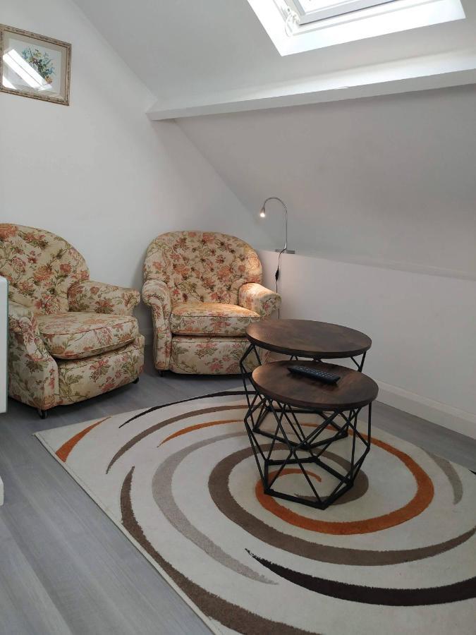 Le Jardin B&B Isigny-le-Buat Exterior foto