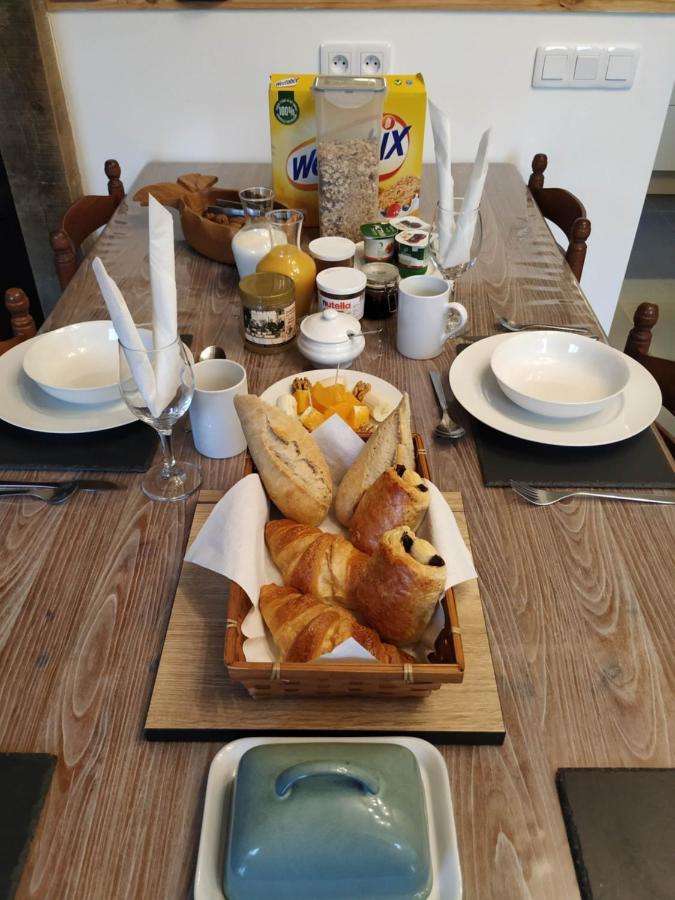 Le Jardin B&B Isigny-le-Buat Exterior foto