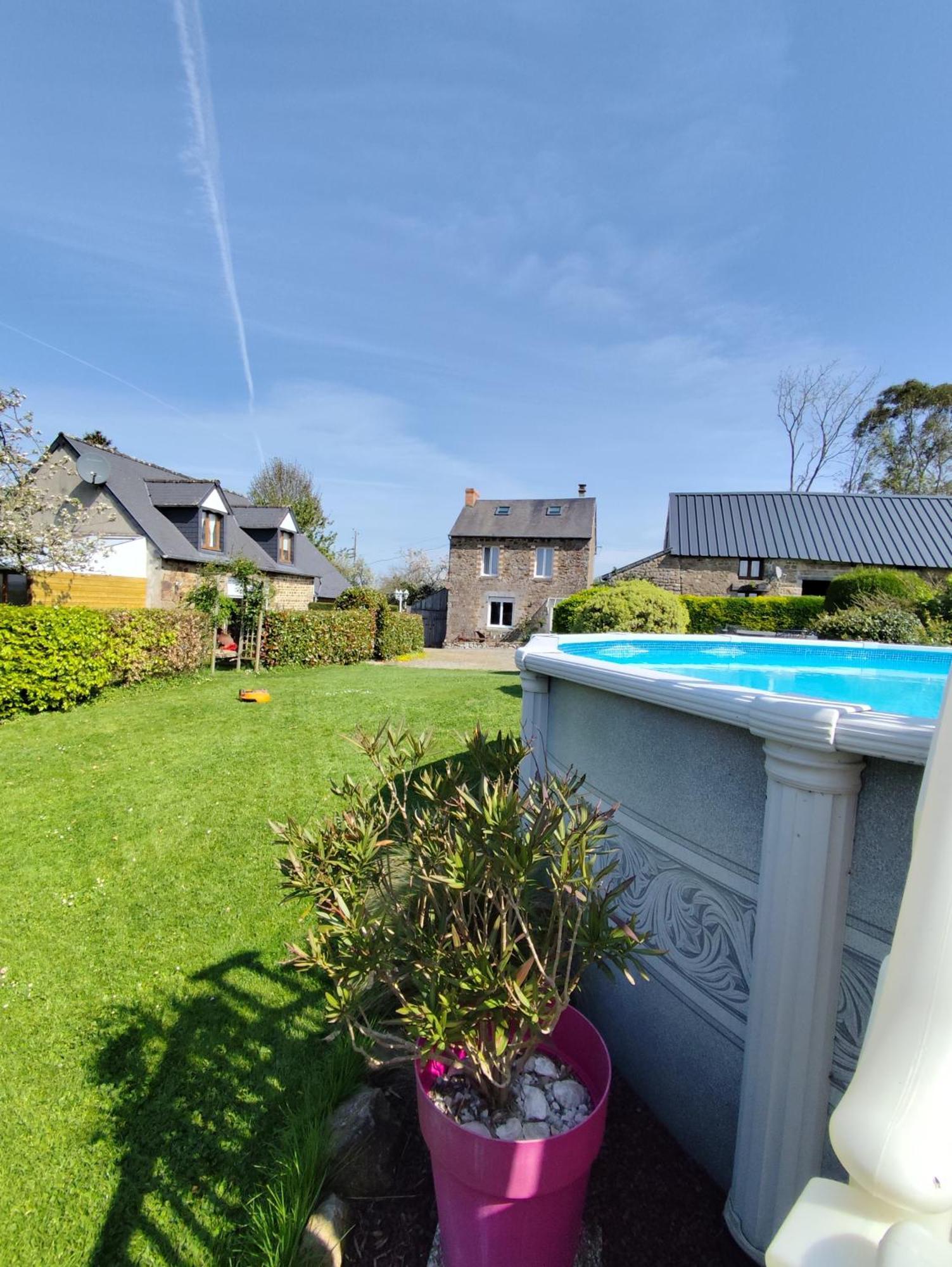 Le Jardin B&B Isigny-le-Buat Exterior foto