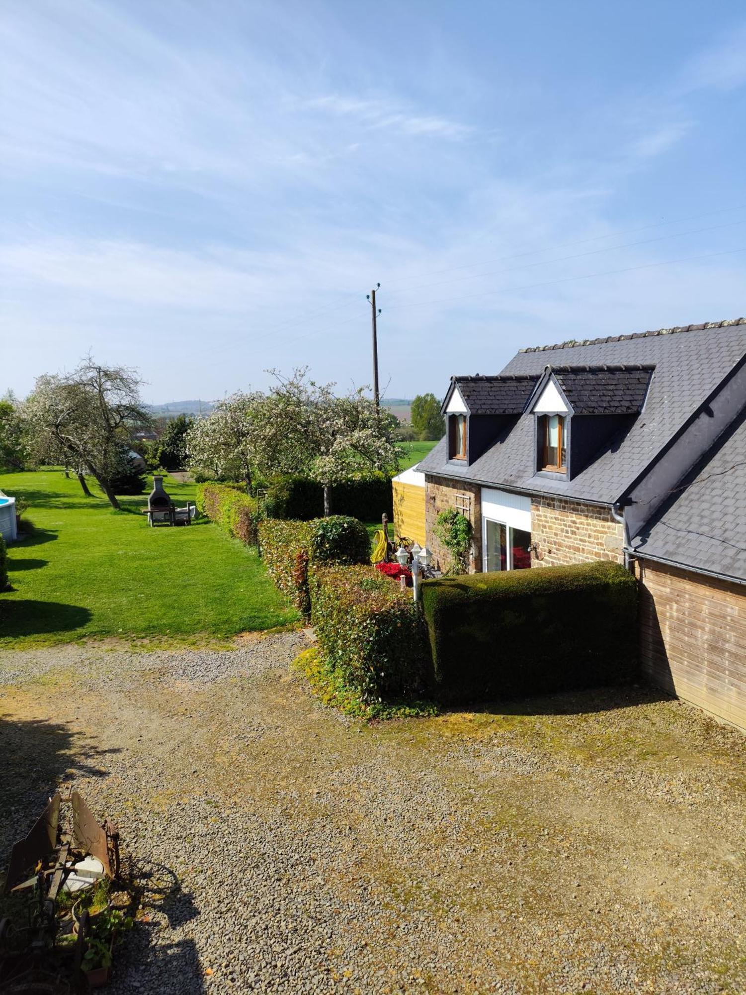 Le Jardin B&B Isigny-le-Buat Exterior foto