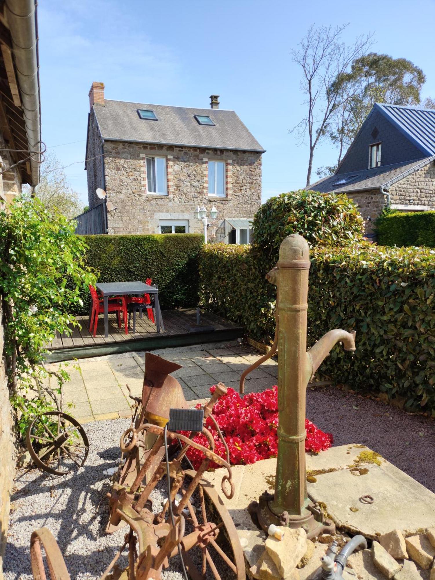Le Jardin B&B Isigny-le-Buat Exterior foto