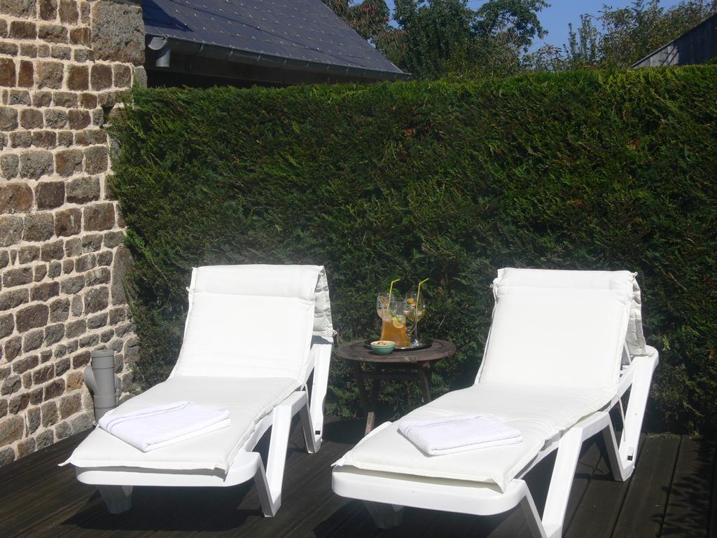Le Jardin B&B Isigny-le-Buat Exterior foto