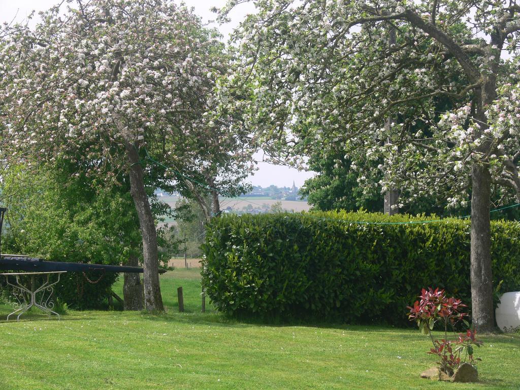 Le Jardin B&B Isigny-le-Buat Exterior foto