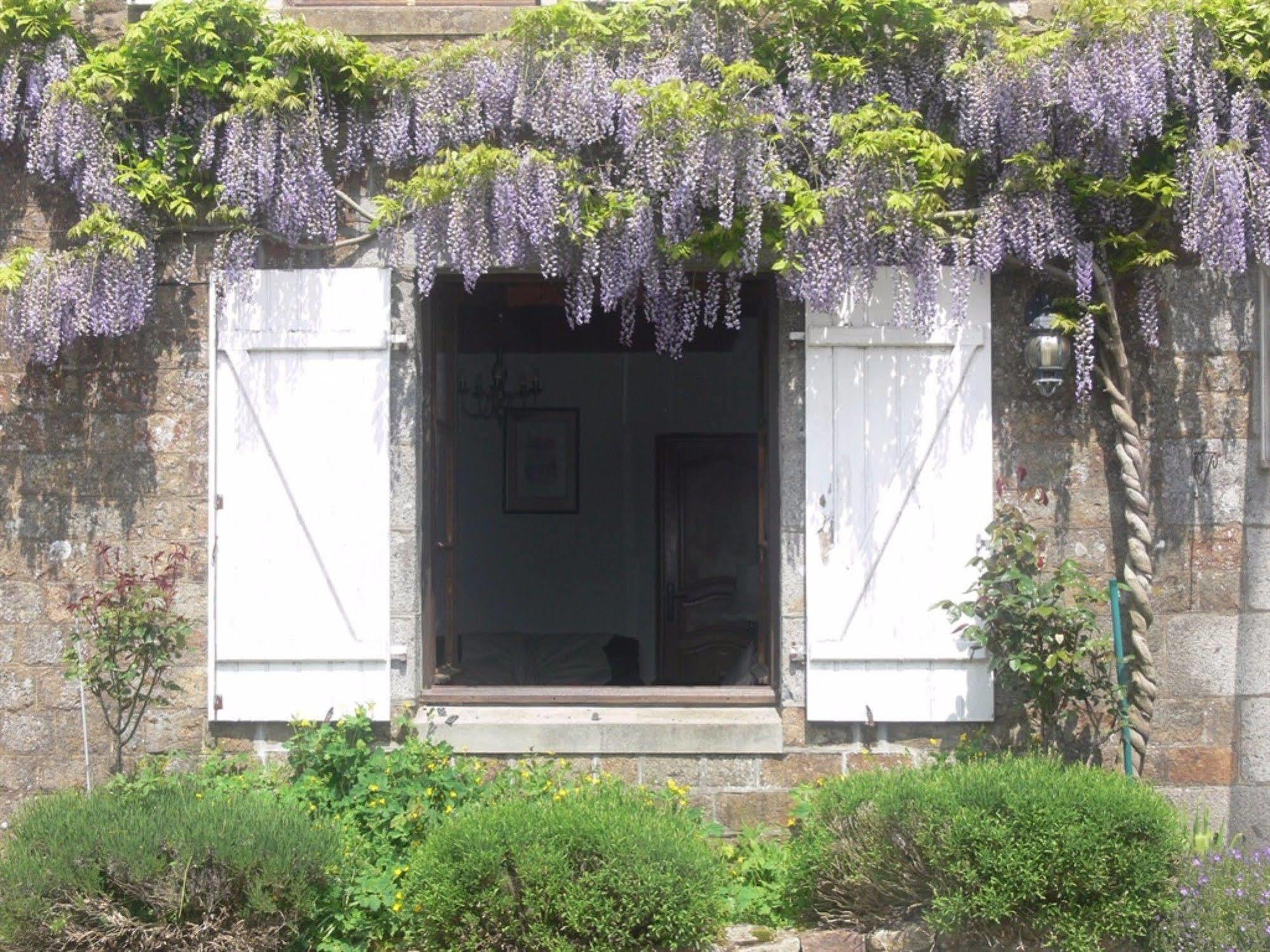 Le Jardin B&B Isigny-le-Buat Exterior foto