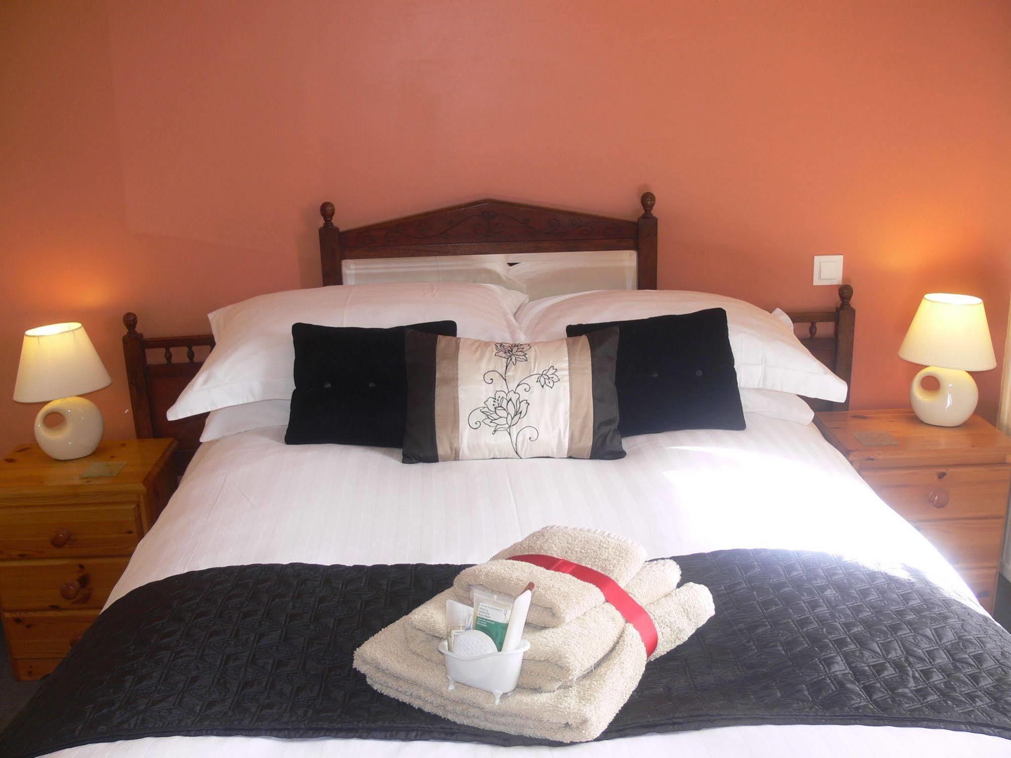 Le Jardin B&B Isigny-le-Buat Exterior foto