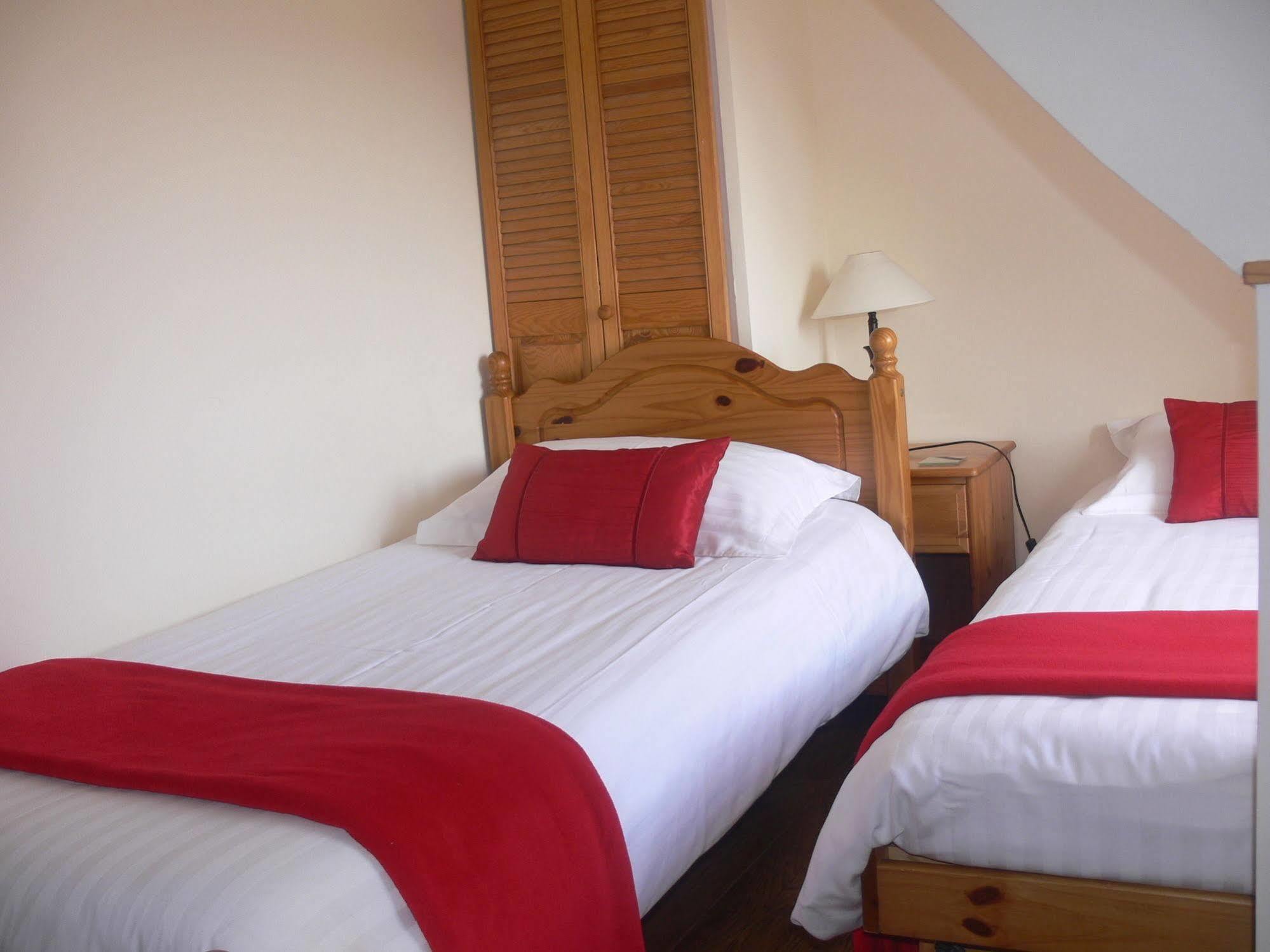 Le Jardin B&B Isigny-le-Buat Exterior foto
