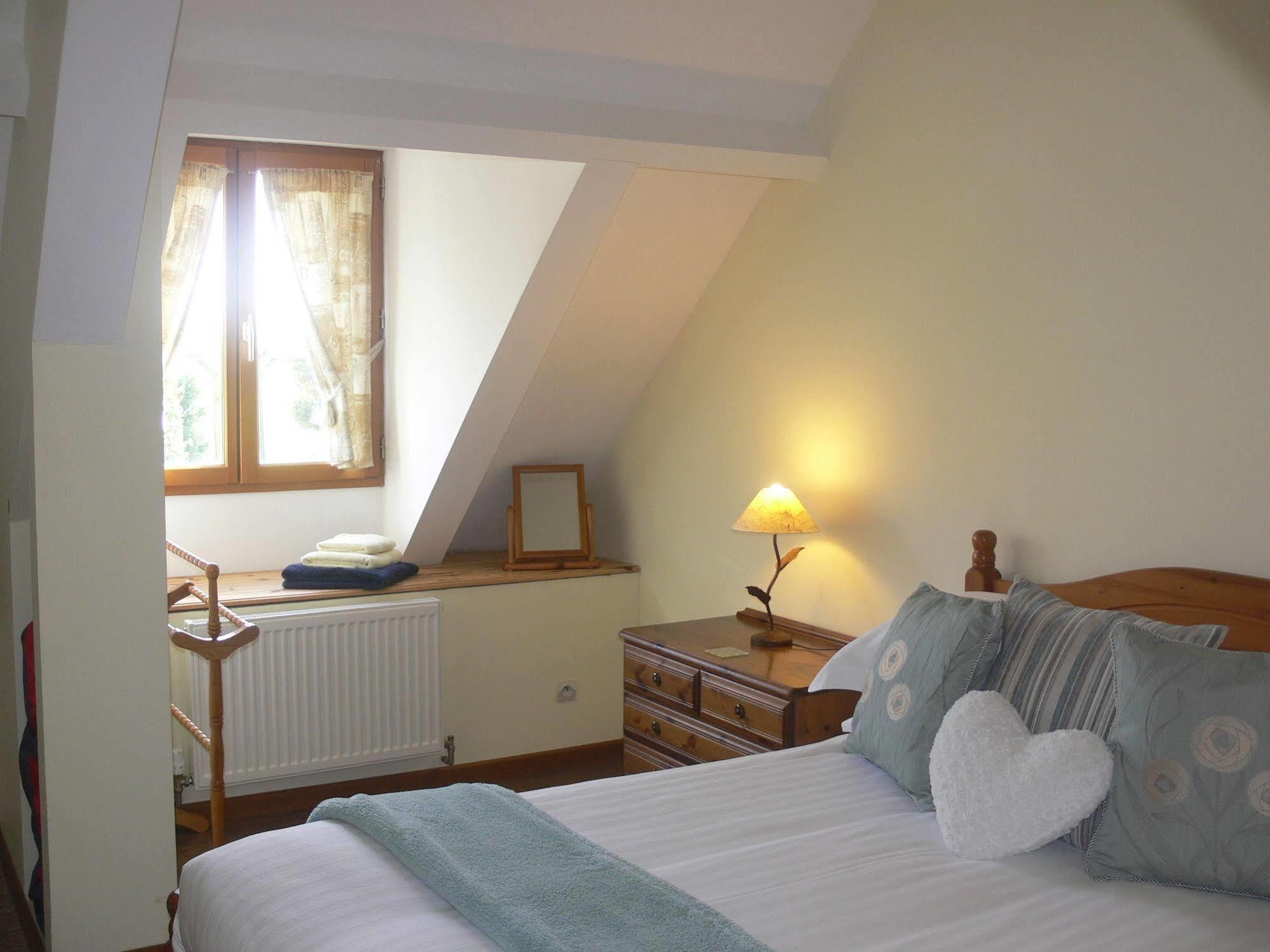Le Jardin B&B Isigny-le-Buat Exterior foto