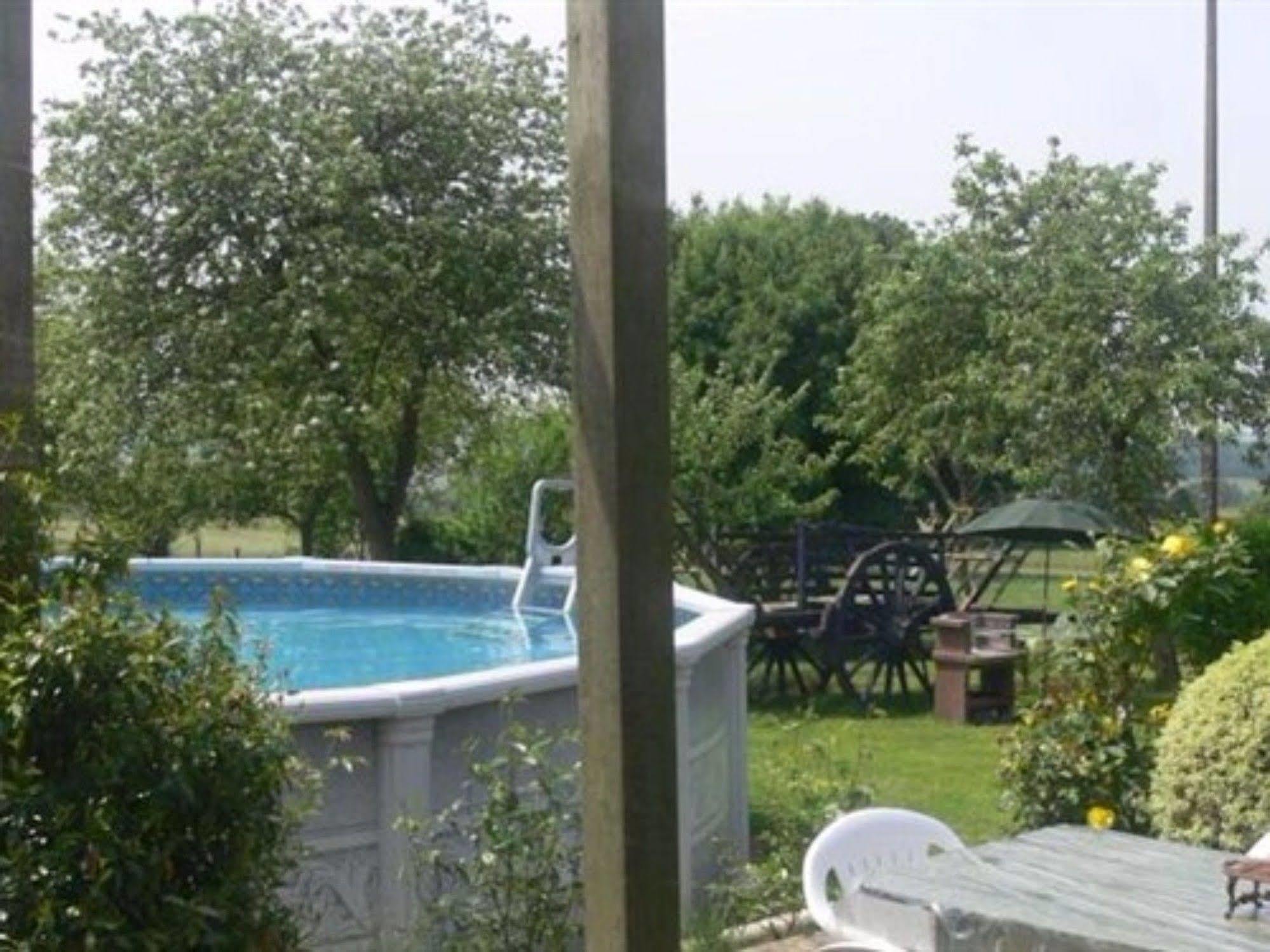 Le Jardin B&B Isigny-le-Buat Exterior foto