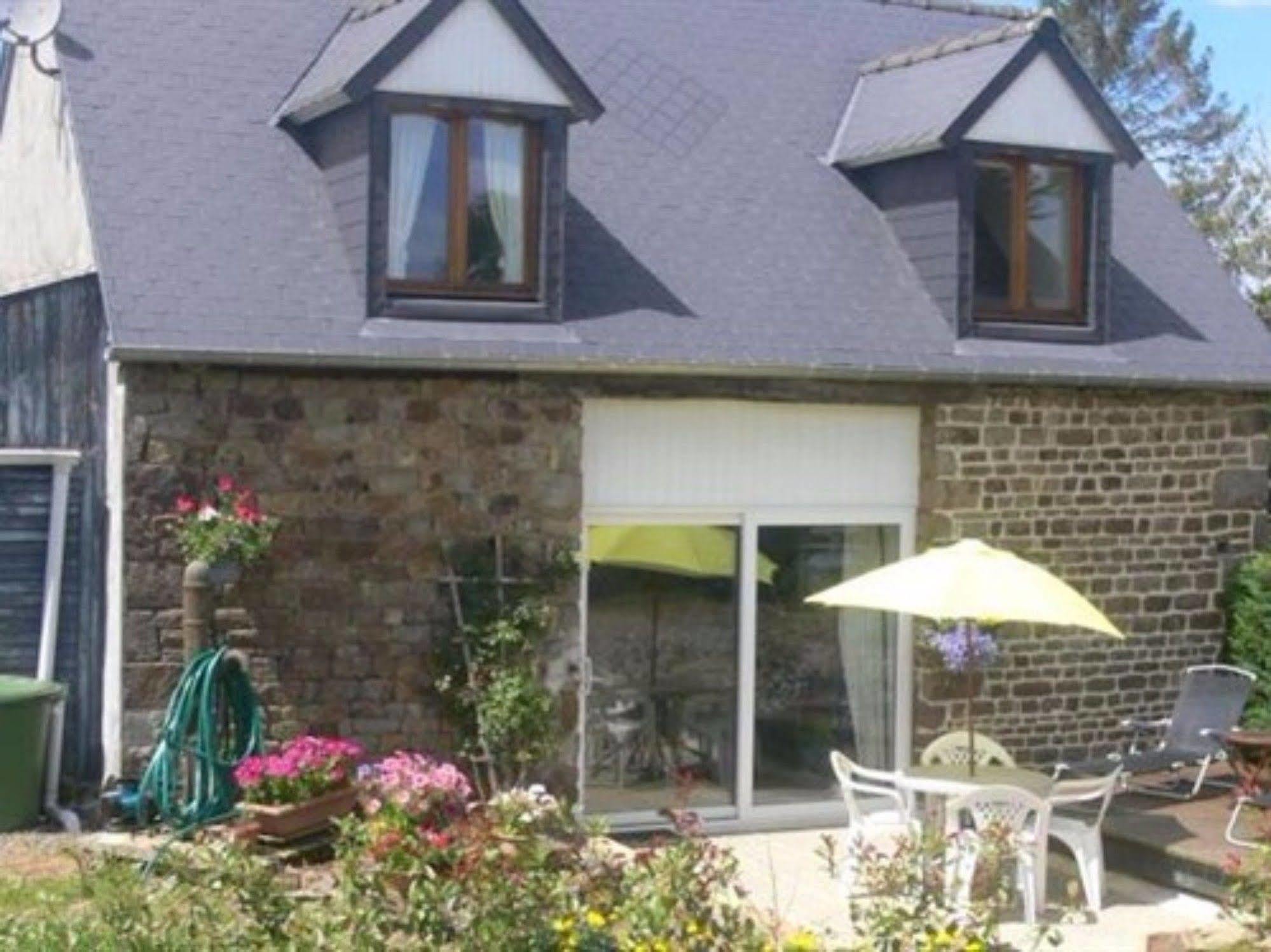 Le Jardin B&B Isigny-le-Buat Exterior foto