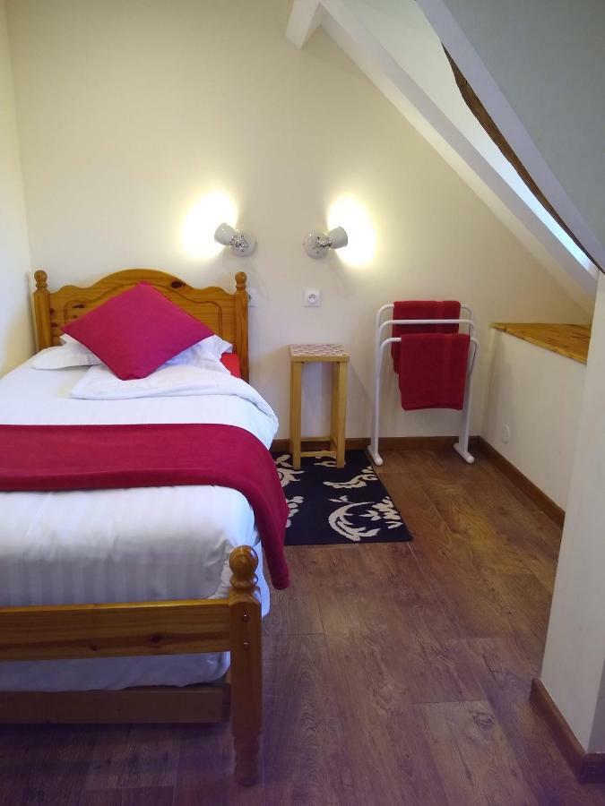 Le Jardin B&B Isigny-le-Buat Exterior foto