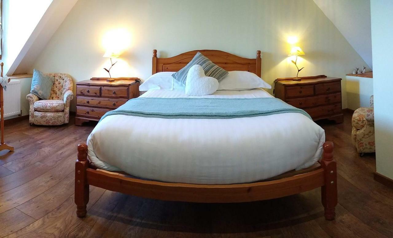 Le Jardin B&B Isigny-le-Buat Exterior foto